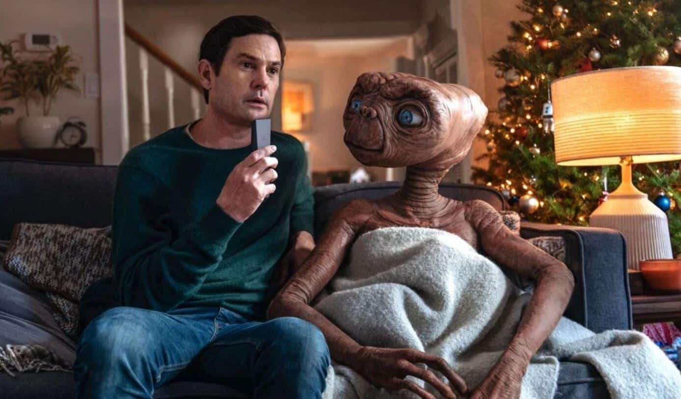 E.T. And The Real, GrownUp Elliott Reunite In New Holiday