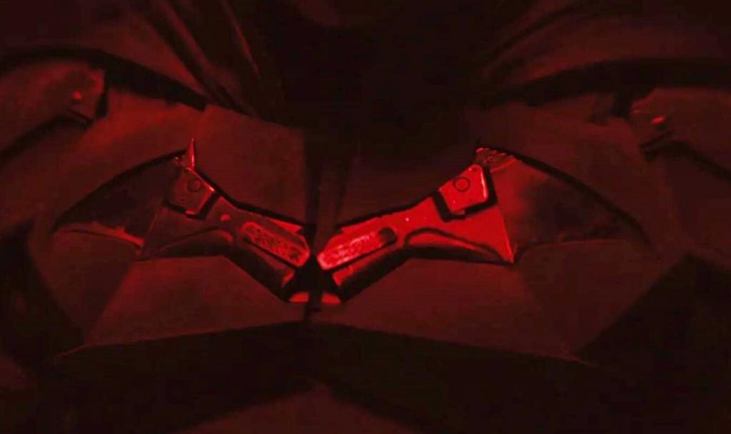 The Batman Batsuit Symbol Robert Pattinson