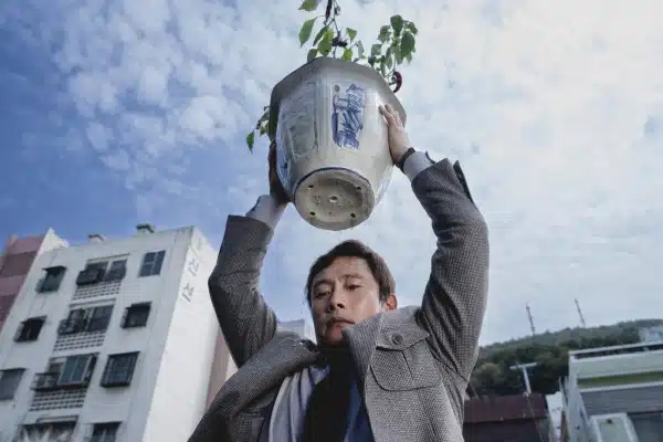 ‘No Other Choice’ Review: An Effective, Yet Uneven Dark Comedy No_Other_Choice_Lee Byung_hun3