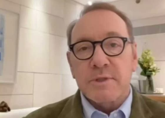 Kevin Spacey Clarifies He Isn’t Homeless After All kevin spacey